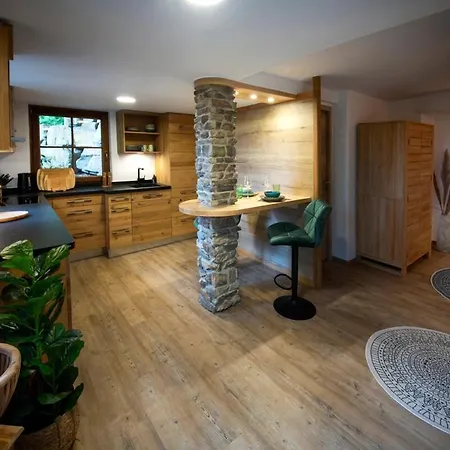 Teak - Wellness-ferienwohnung Im Buchenwald *