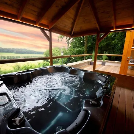 Teak - Wellness-ferienwohnung Im Buchenwald